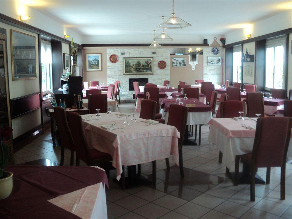 Albergo Del Cacciatore Cremeno ภายนอก รูปภาพ
