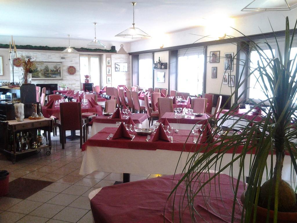 Albergo Del Cacciatore Cremeno ภายนอก รูปภาพ