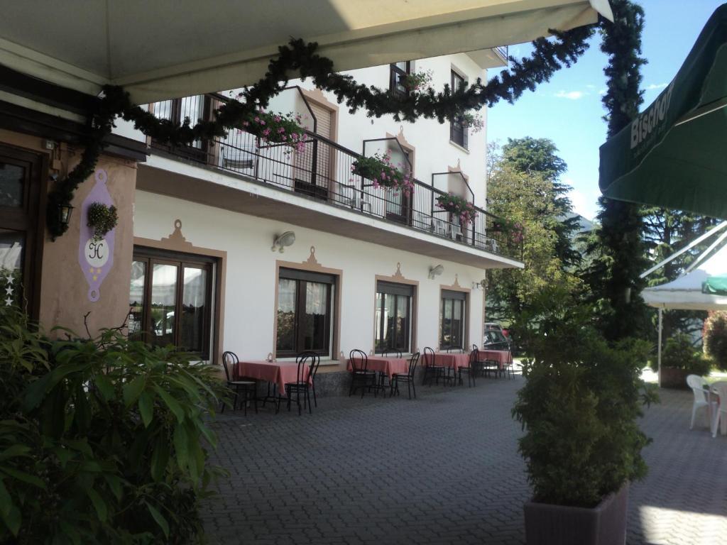 Albergo Del Cacciatore Cremeno ภายนอก รูปภาพ